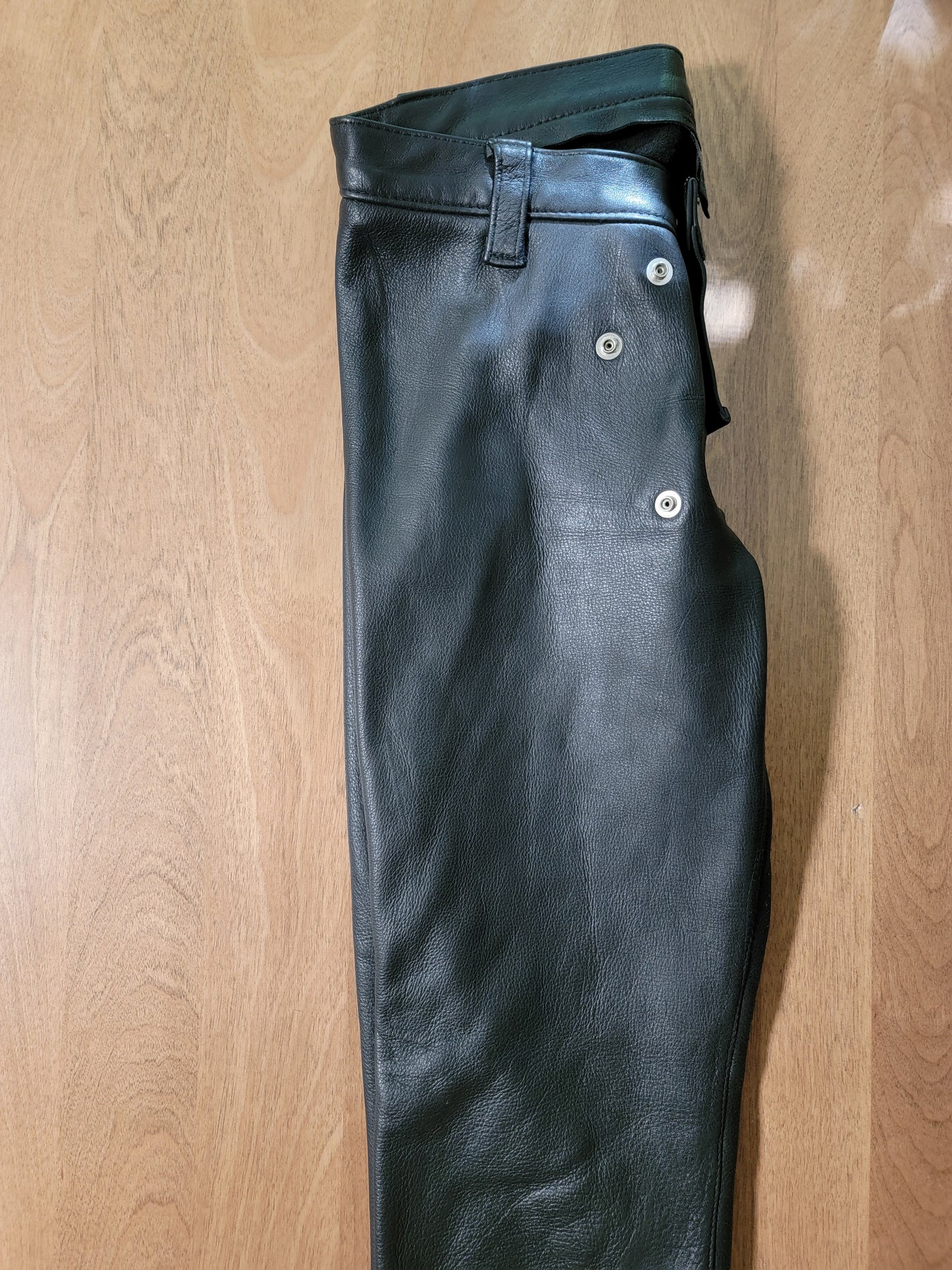 26-29 Priape Skinny legs