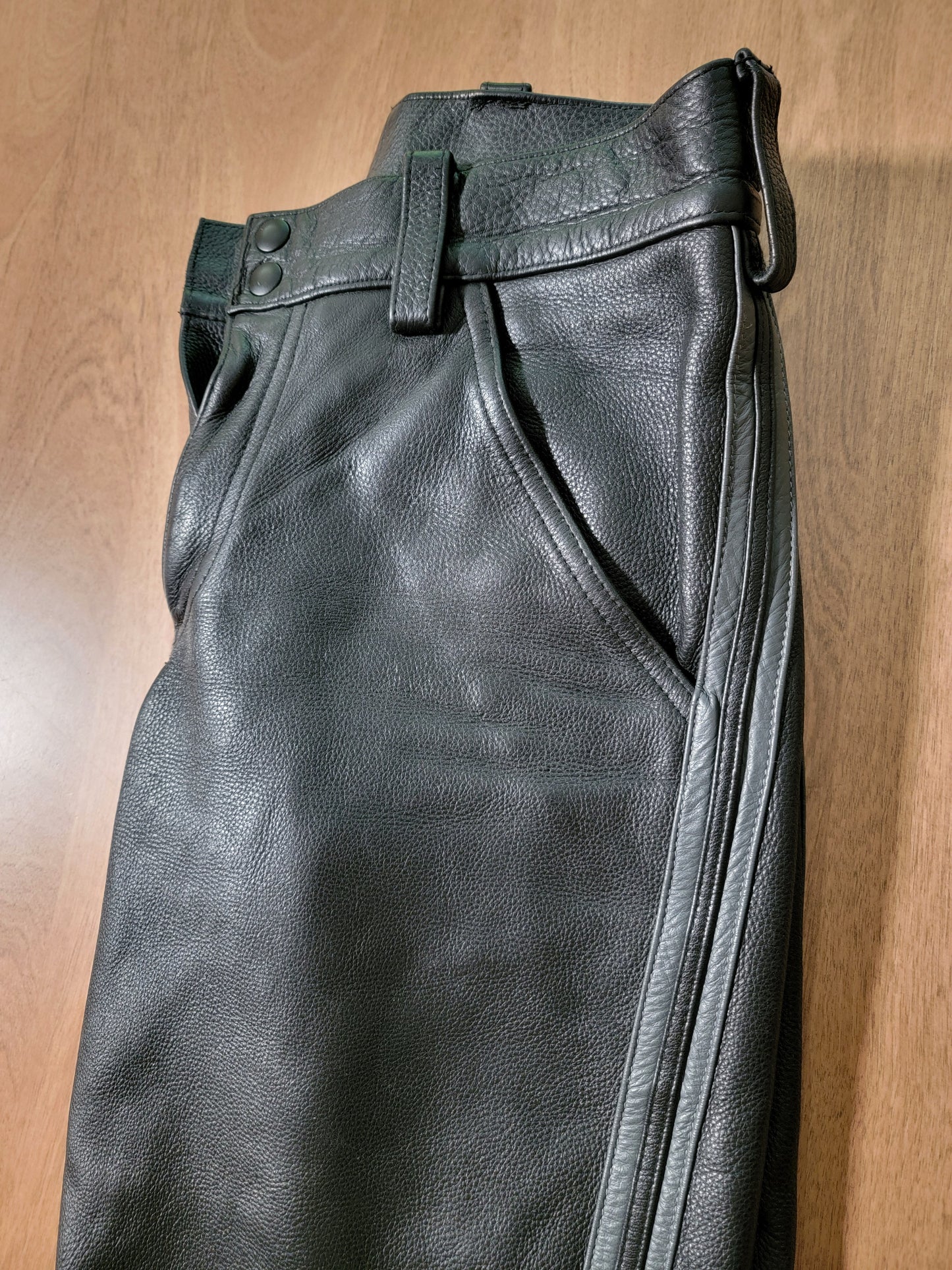 28-31 Northbound Leather 2 grey stripes