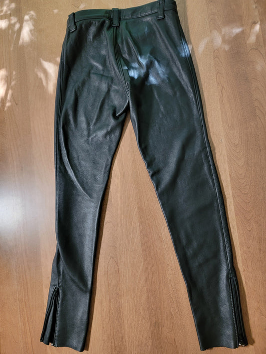 26-29 Priape Skinny legs